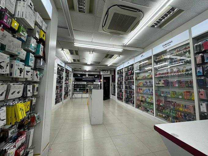 Inside of iRepair Southend Outlet