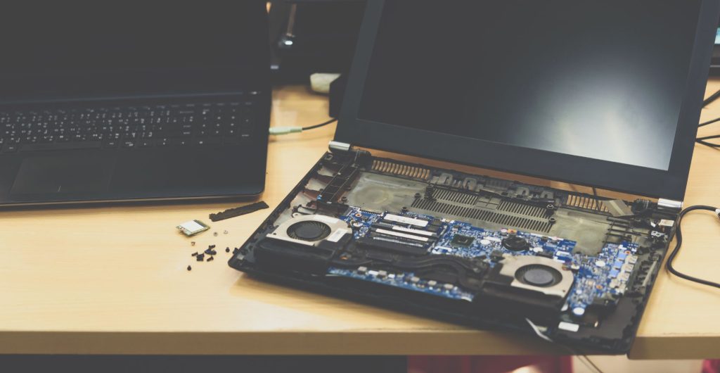 Laptop Screen Replacement – When & Why You Need It